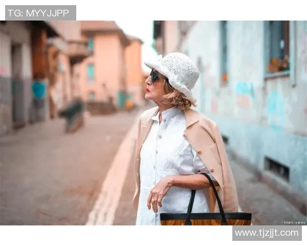 足球明星时尚风潮女生如何搭配运动服装展现个性魅力