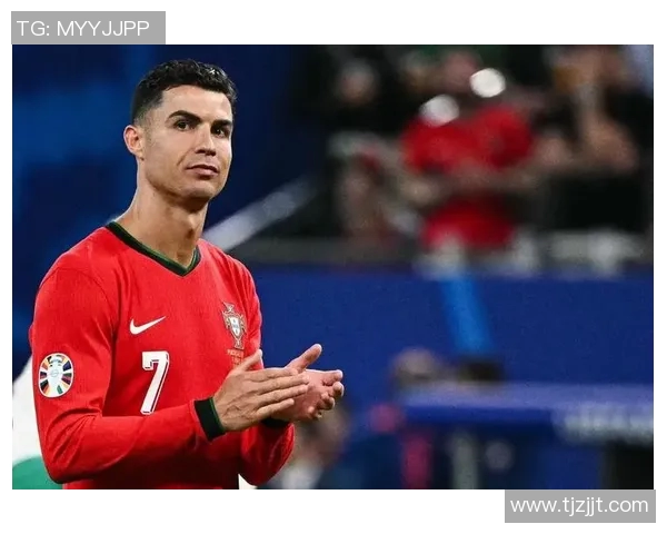 足球场上的传奇瞬间：那位摘起球袜子的明星背后的故事与荣耀